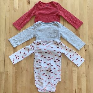 Bundle of 3 longsleeve bodysuits - 12M